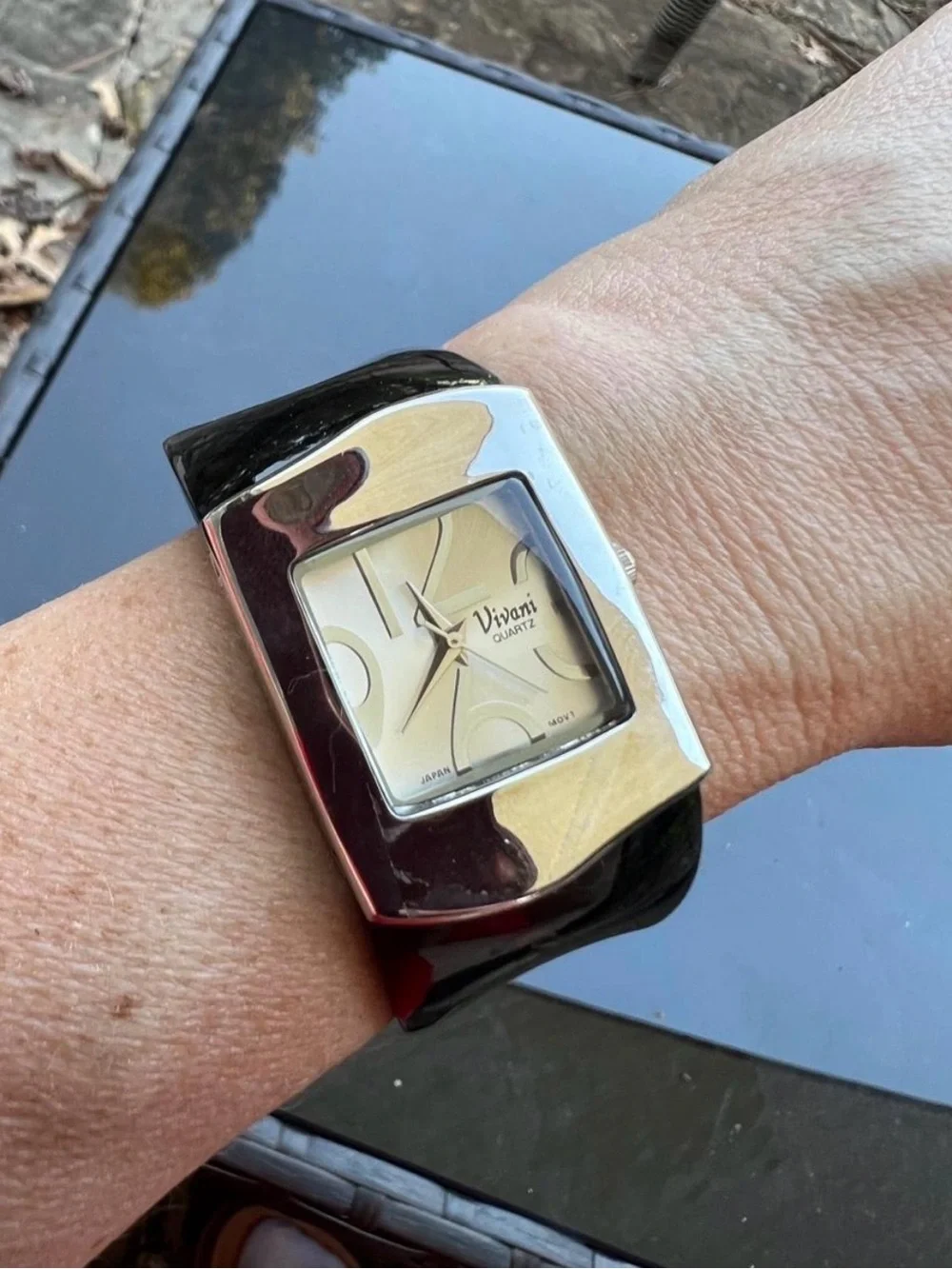 Vintage Y2K 90s Black and Silver Women's Fashion Quartz Watch